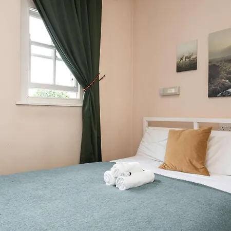Compact Ensuite Near Stephen's Green, بيت للعطل دبلن