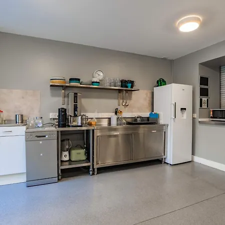 Compact Ensuite Near Stephen's Green,