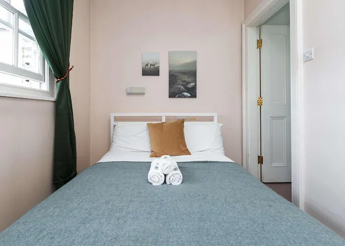 Compact Ensuite Near Stephen's Green, Дом отдыха