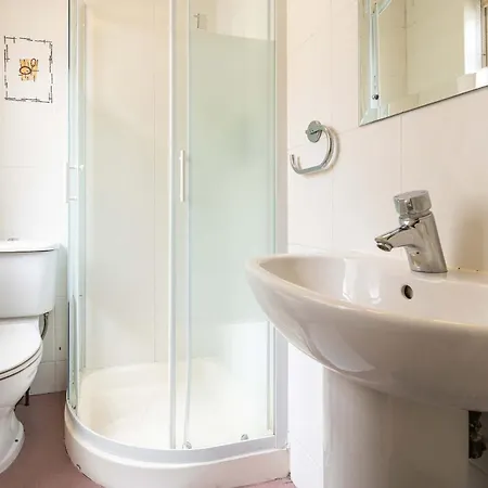 Compact Ensuite Near Stephen's Green, Dublin
