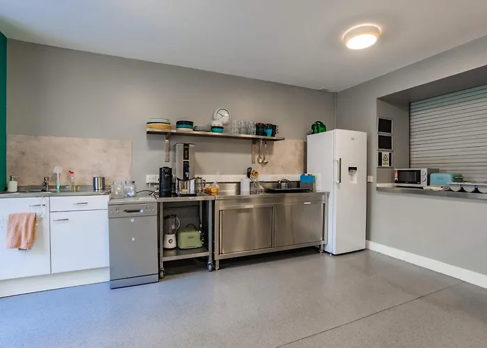 Compact Ensuite Near Stephen's Green,